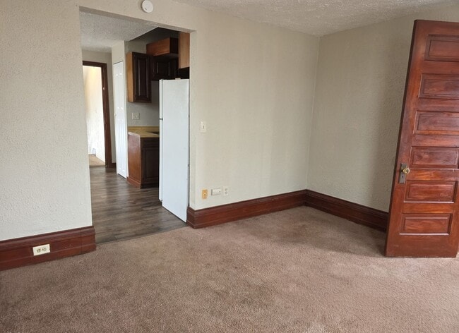 Building Photo - Racine Cozy 1BR / 1BA Apartment | Off-Street Parking + Appliances +  Walk-In Shower
