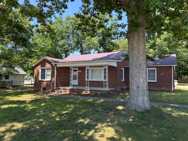 Building Photo - Brick House