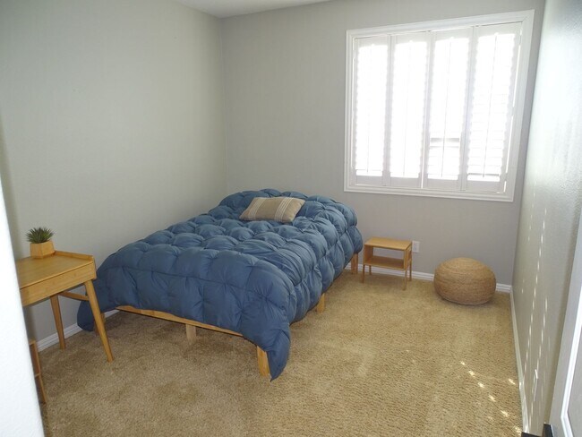 Building Photo - West Summerlin 5 Bedroom, Bed & Full Bath 1st Floor, Beauty