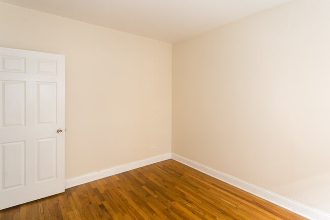 Building Photo - 665 W Cornelia Ave