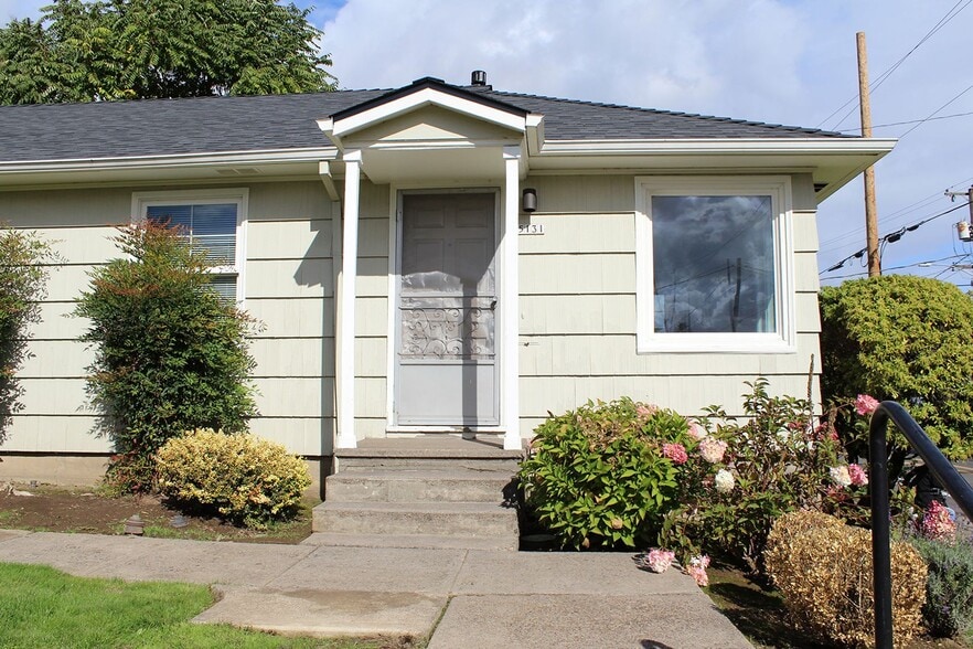 Building Photo - 5131-5147 SE 17th Avenue