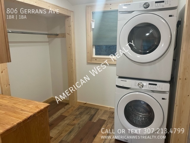 Building Photo - 1 Bed/1 Bath Fully Renovated Home