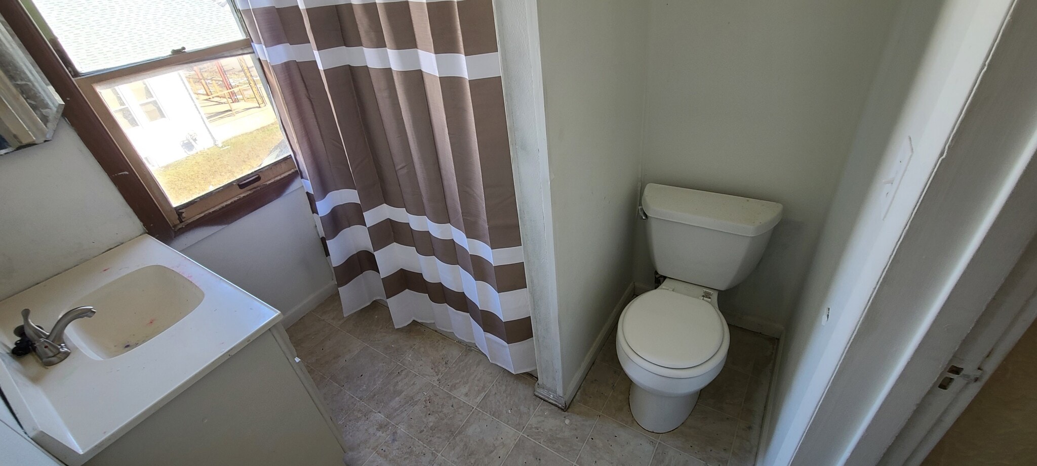 Building Photo - 237 E Donald St