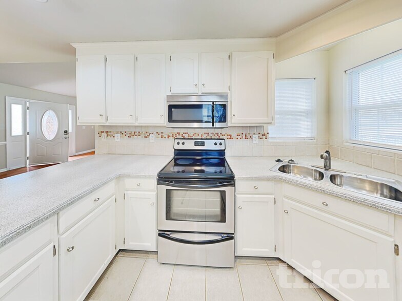 Building Photo - 4904 Valley Trail Ct