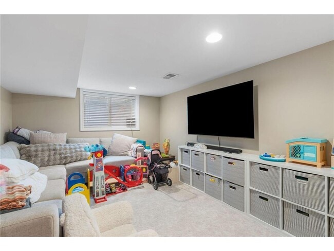 Building Photo - 263 Lexington Parkway S