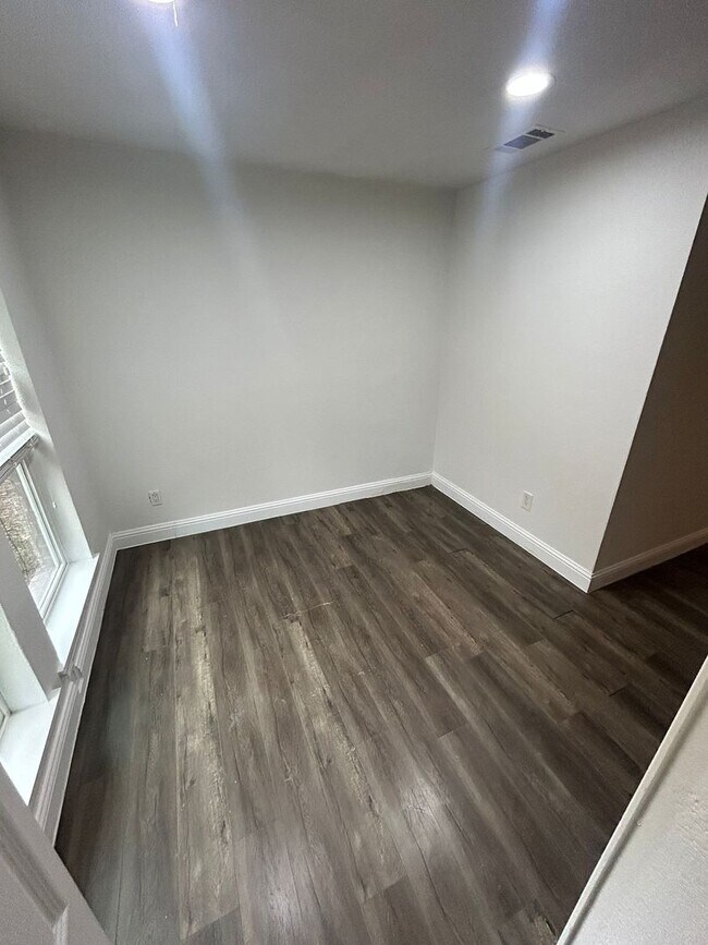 Building Photo - 2905 Spring Brook Dr