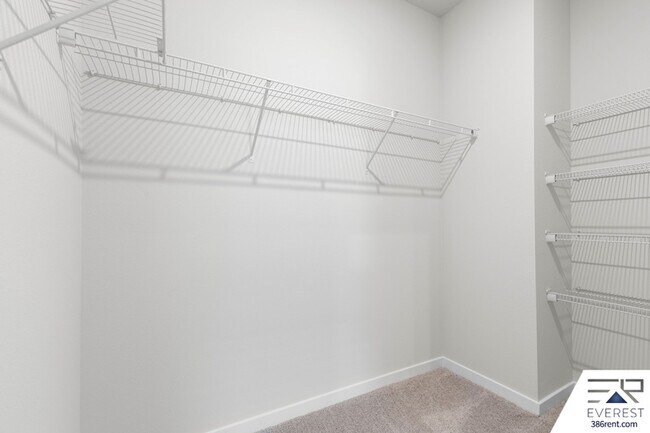 Building Photo - 221 Montgomery Ct