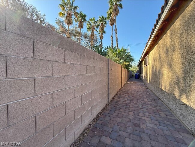 Building Photo - 3548 E Tompkins Ave