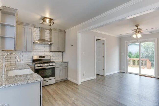 Building Photo - 1405 Baychester Ave