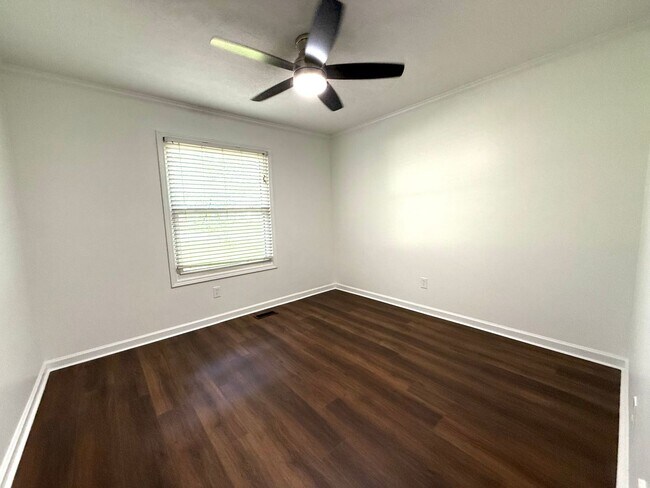 Building Photo - RENOVATED!!!!Great Location with Desirable...