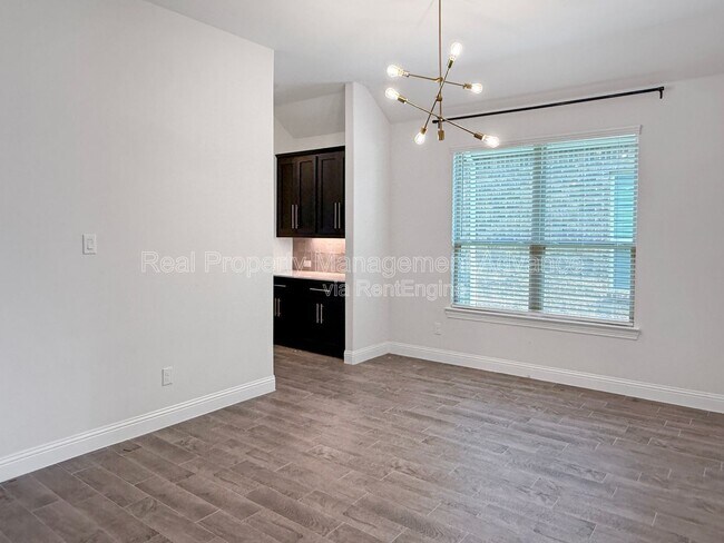 Building Photo - 2912 Log Cabin Dr