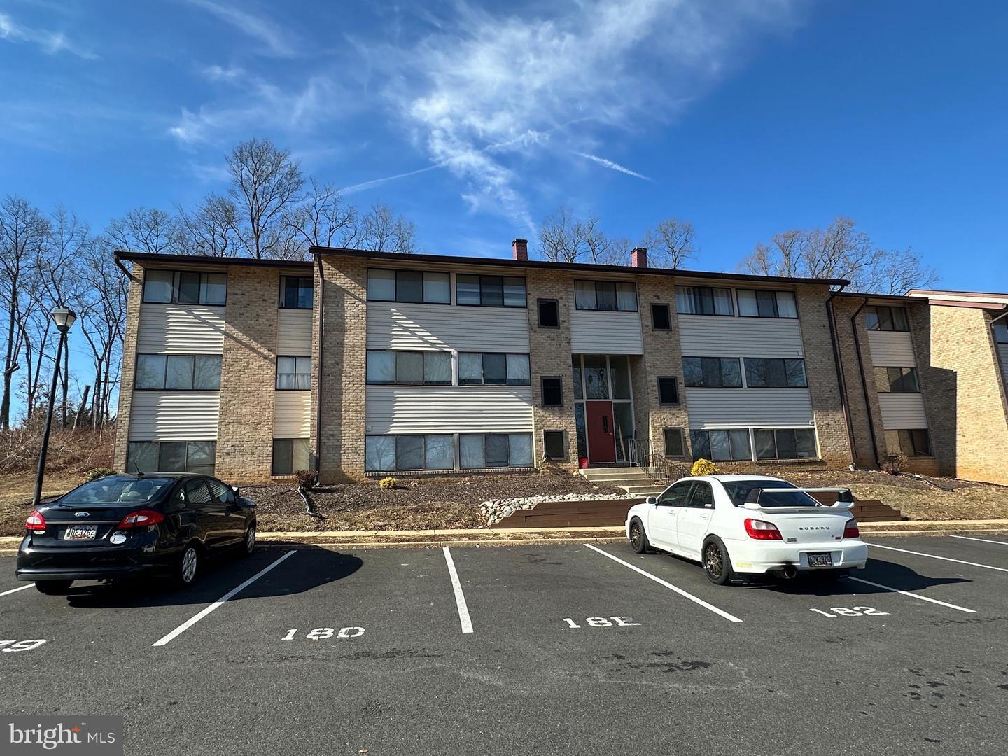 Building Photo - 140 Royal Oak Dr