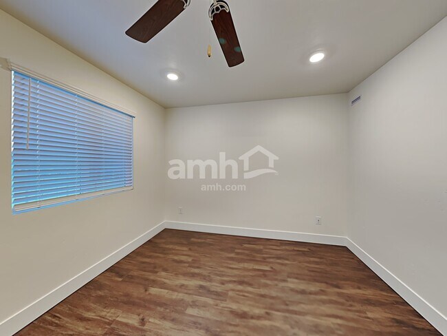 Building Photo - 11536 W Mesquite St