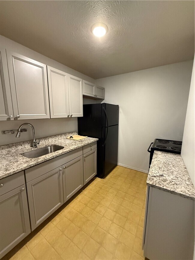 Building Photo - 269 E Pickens Rd