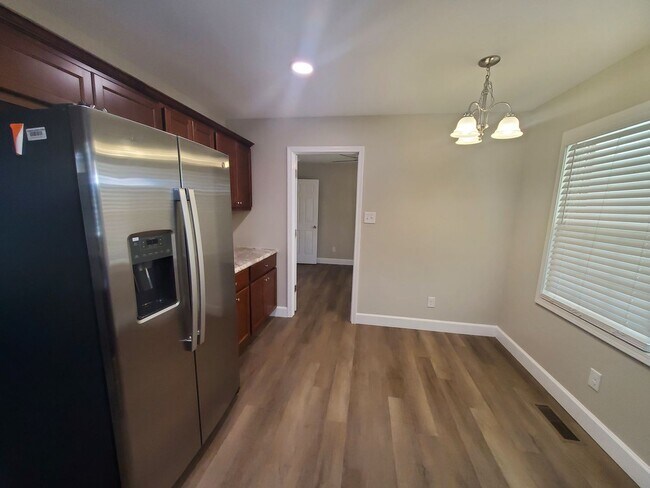 Building Photo - 1208 Hillsboro St