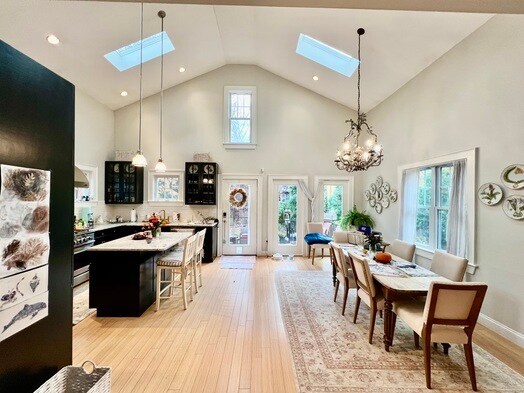 Building Photo - 150 Vassal Ln