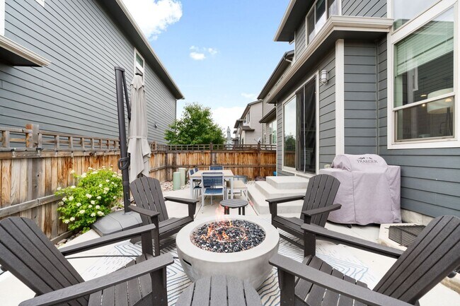 Building Photo - Spacious 5BD, 4.5BA Denver Home with Finis...
