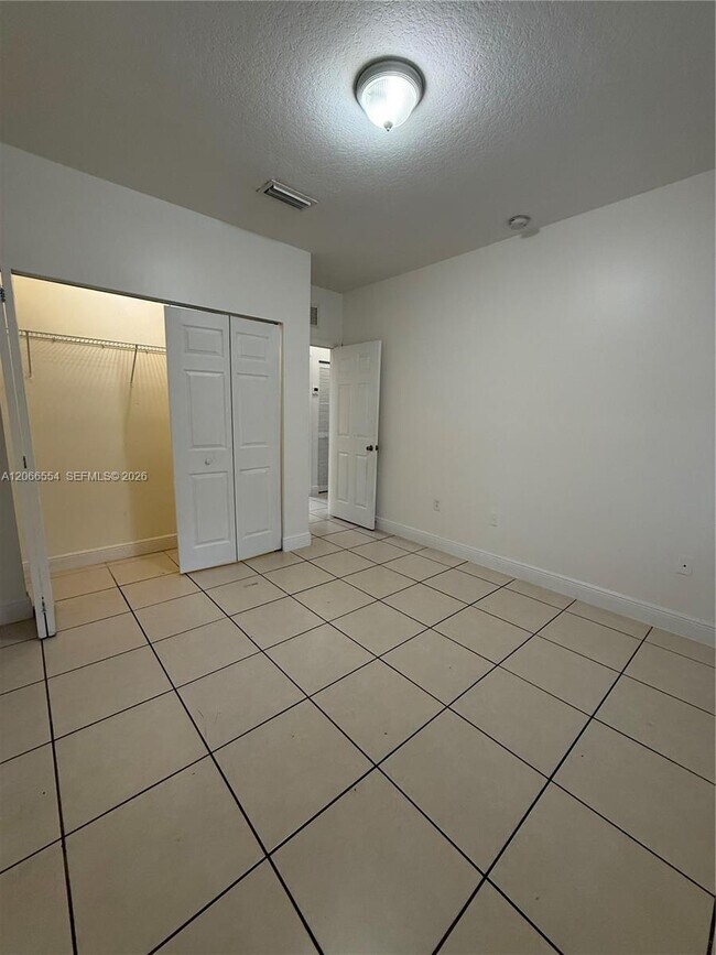 Building Photo - 761 NW 24th Ct
