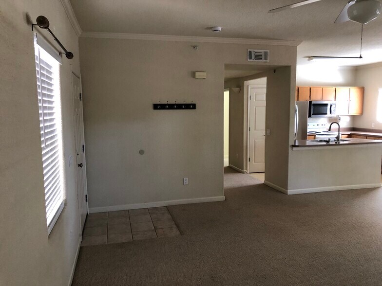 Building Photo - 10001 Woodcreek Oaks Blvd