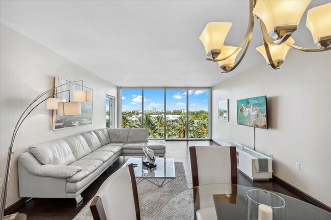 Building Photo - 10275 Collins Ave
