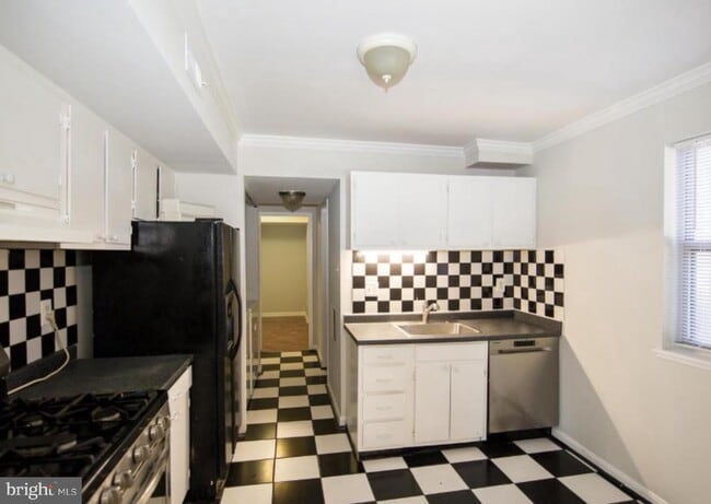 Building Photo - 2030 Royal Fern Ct