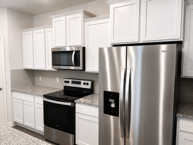 Building Photo - Available for Move-in June 10th!
