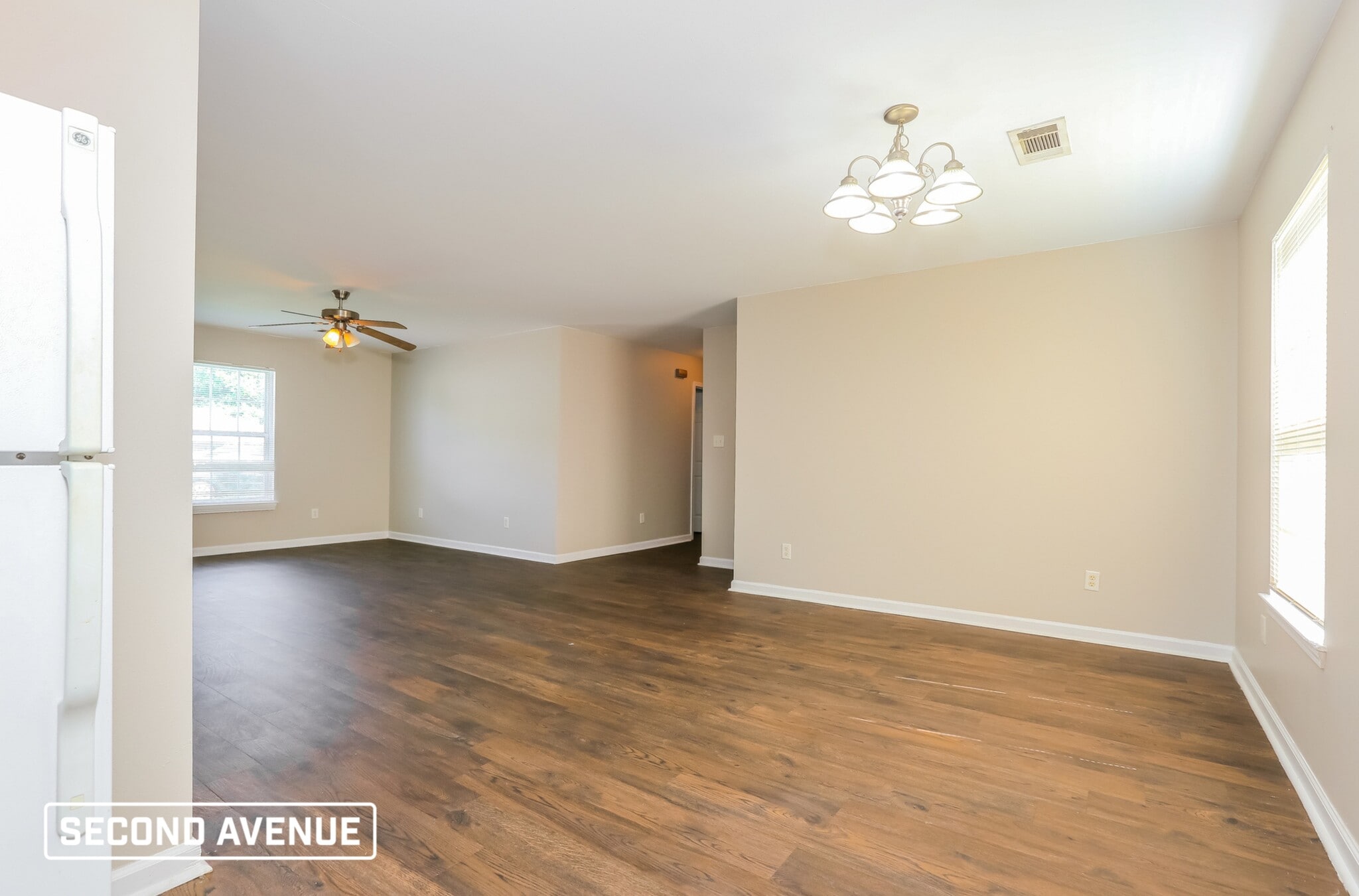 Building Photo - 209 Glenn Oak Dr