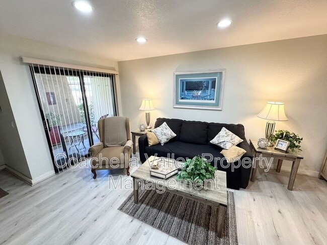 Building Photo - 2820 N Arcadia Ct