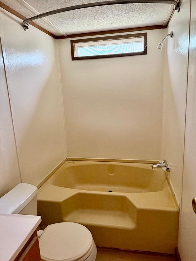 Building Photo - 2 Bed/1 Bath Mobile Home