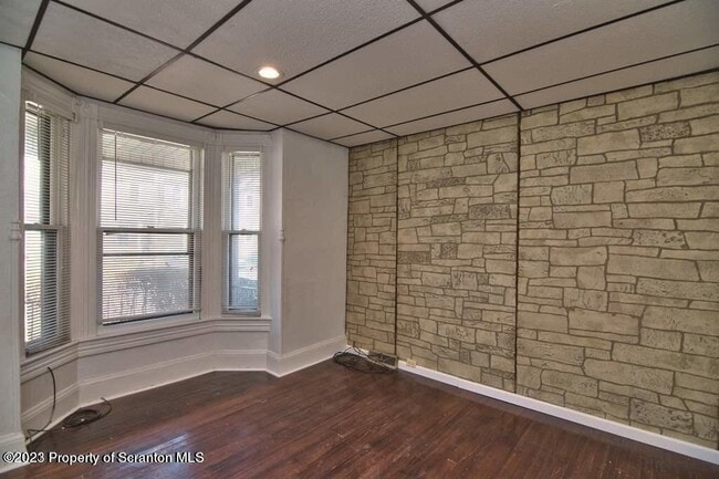 Building Photo - 1418 Capouse Ave