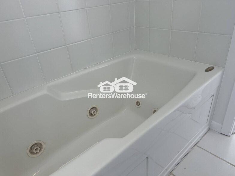 Building Photo - 21557 S Lake George Dr NW