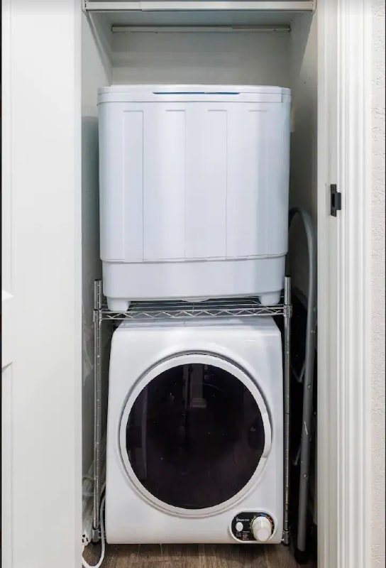 Building Photo - 575 N Villa Ct