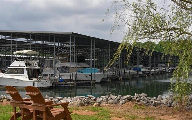 Building Photo - 6616 Splashwater Dr