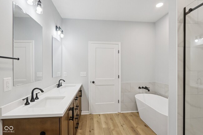 Building Photo - 8355 Fieldfare Way