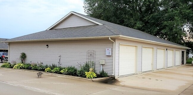 Building Photo - $995 | 2 Bedroom, 2 Bathroom Condo | No Pe...