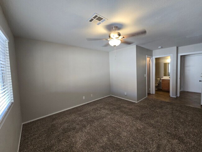 Building Photo - **Gorgeous 4-Bedroom Home in North Las Vegas!**