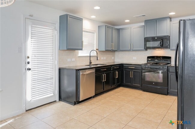 Building Photo - 146 Linden Ln