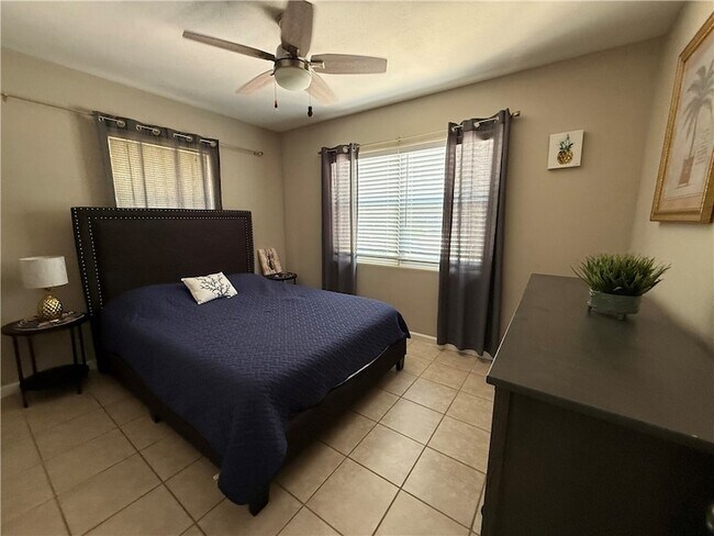 Building Photo - 2159 10th Ave