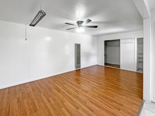 Building Photo - 116 W Vega Dr