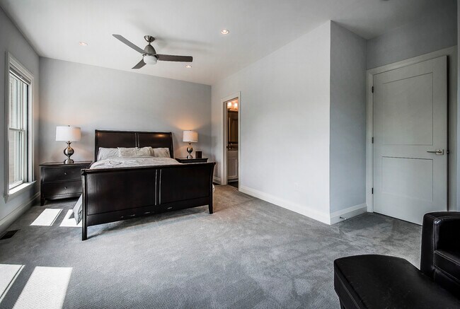 Building Photo - 118 W Starr Ave