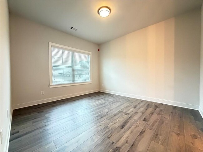 Building Photo - 1545 Dahlia Dr