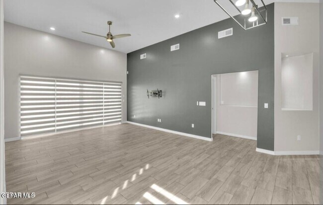 Building Photo - 13729 Lago Vista Ave