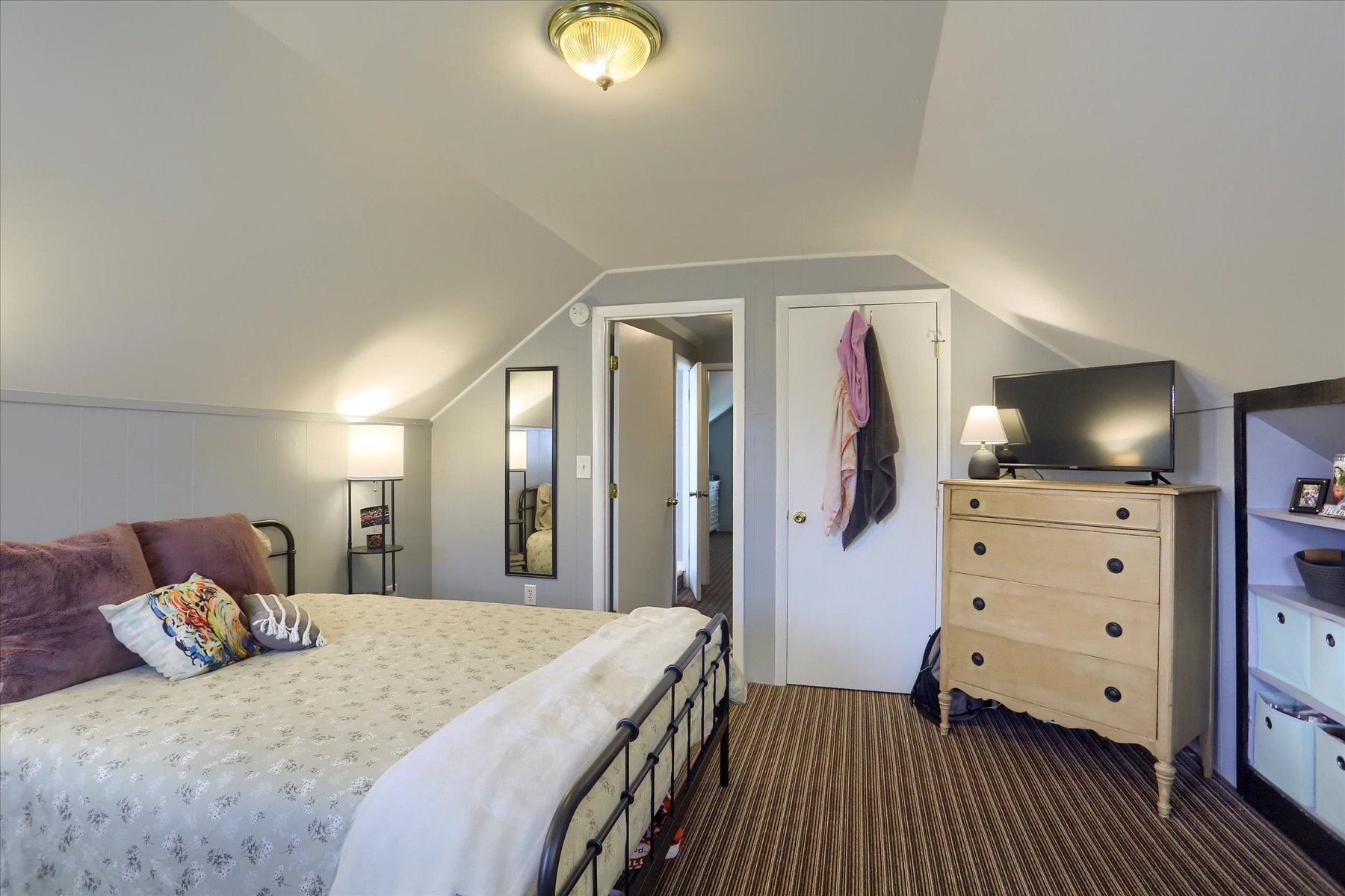 Building Photo - 28 E Willow St