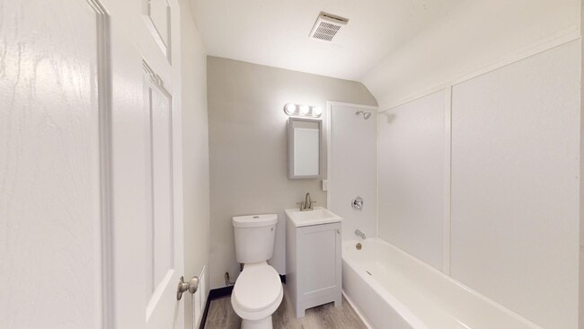 Building Photo - Brooklyn Centre neighborhood - 3  bedroom/...