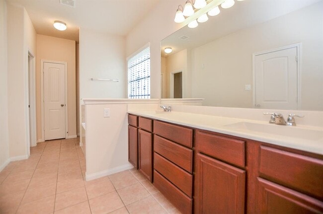 Building Photo - 24923 Diamond Ranch Dr