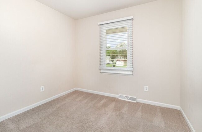 Building Photo - 203 Pecan Ln
