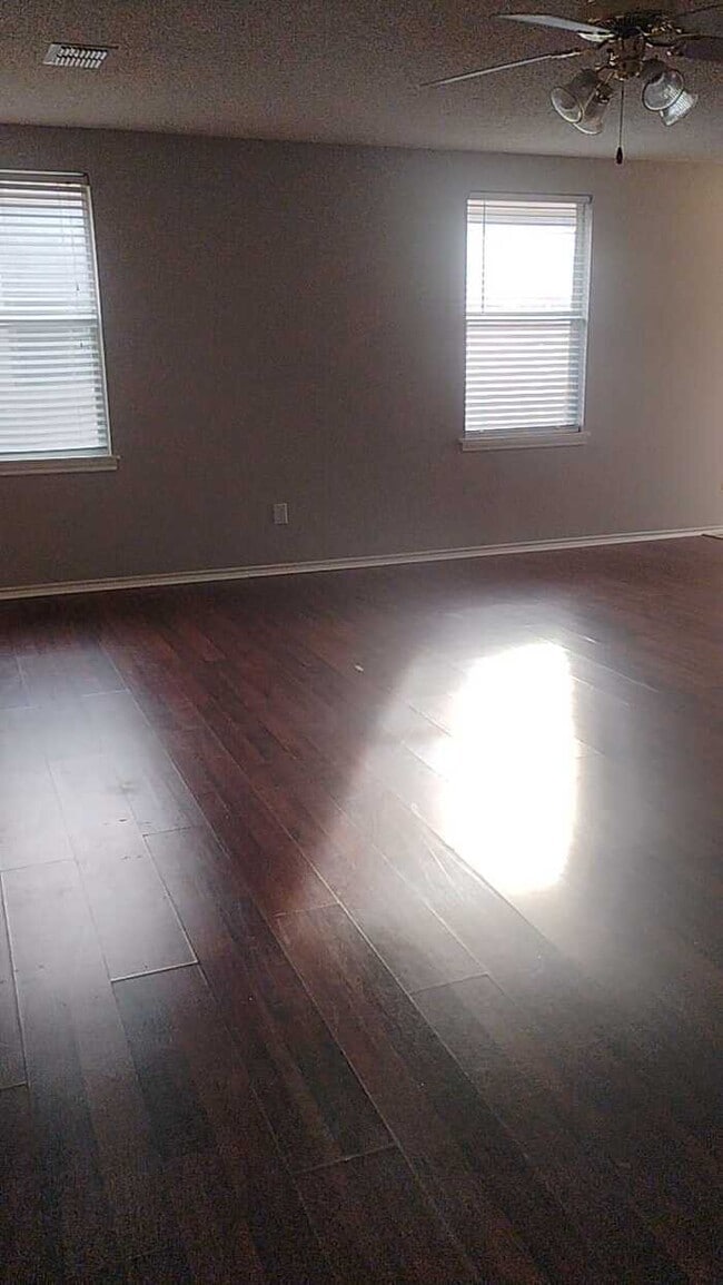 Building Photo - 1721 Baxter Springs Dr