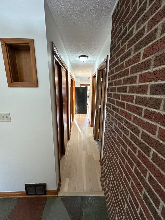 Building Photo - 3637 Sunset Dr