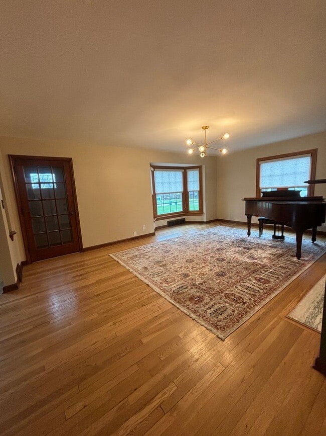Building Photo - Spacious Home with Large Lot