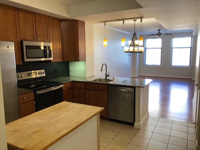 Kitchen - 400 Massachusetts Ave NW